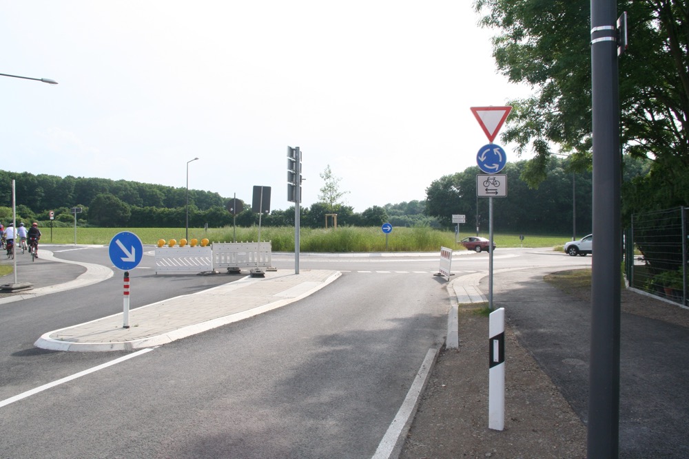 Der neue Kreisverkehr Neusser Landstraße/Blumenbergsweg