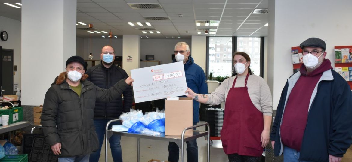 (v.l.n.r): I. Gökpinar (SPD), K. Önder (SPD), G. Wolff (SPD), F. Weingarten (Tafel Chorweiler), Michael Oschmann (Diakon in der Gemeinde Hl. Johannes XXIII, Tafel Chorweiler)